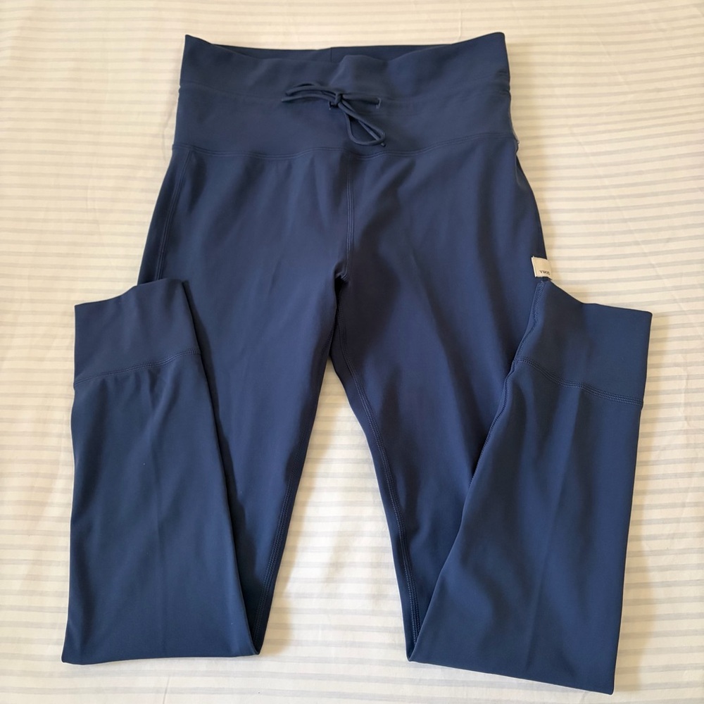 Vuori Daily Form Leggings in Blue - Picture 2 of 6
